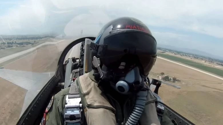 Καναδοί αναλαμβάνουν τη σχολή… Top Gun στην Καλαμάτα (εικόνες)